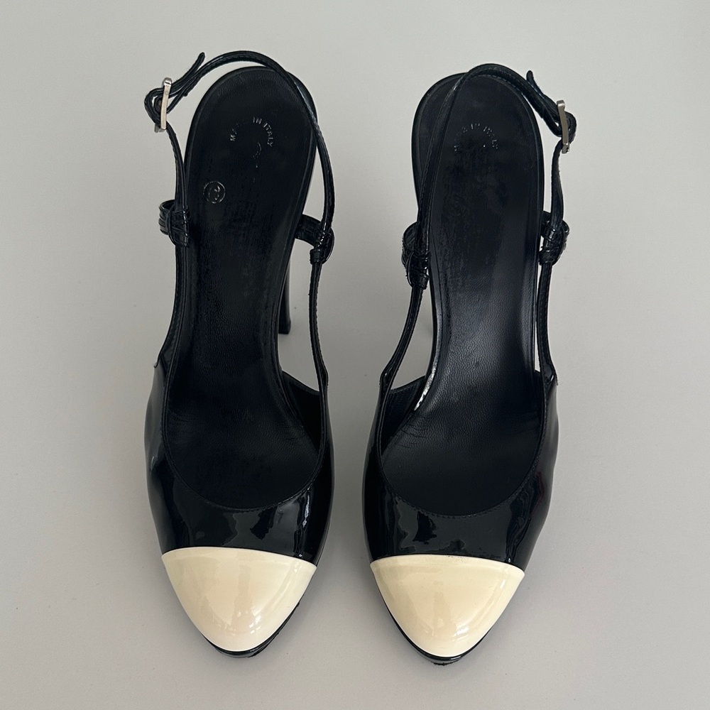 CHANEL VINTAGE Black and white  Slingback Patent Pumps